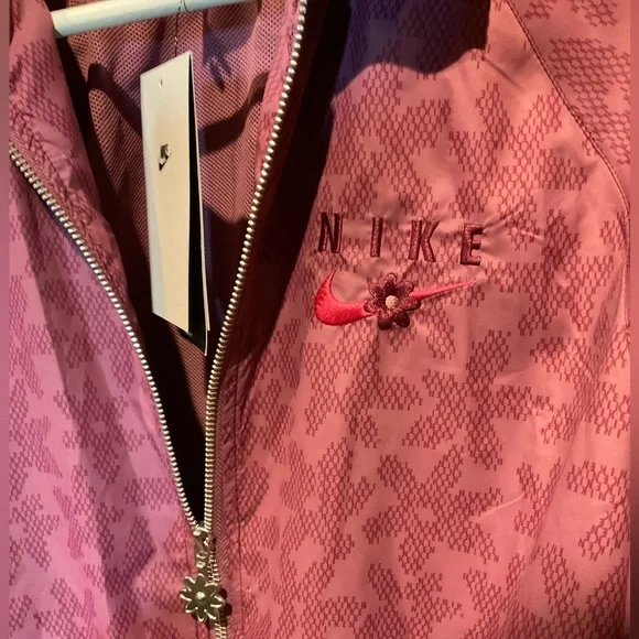 NWT Nike Sportswear Daisy Woven Jacket - Picture 2 of 5